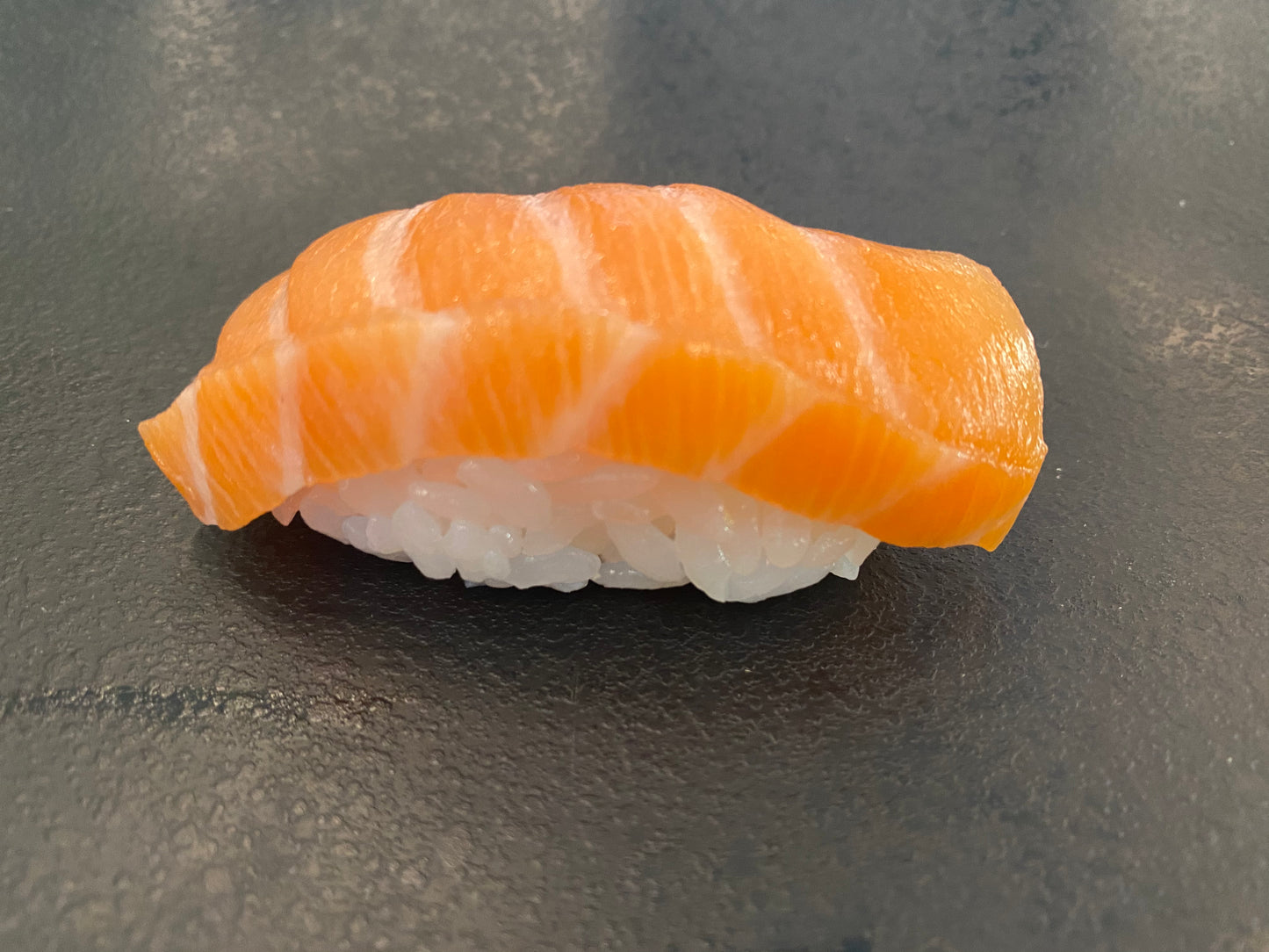 Nigiri salmon (2Pieces)