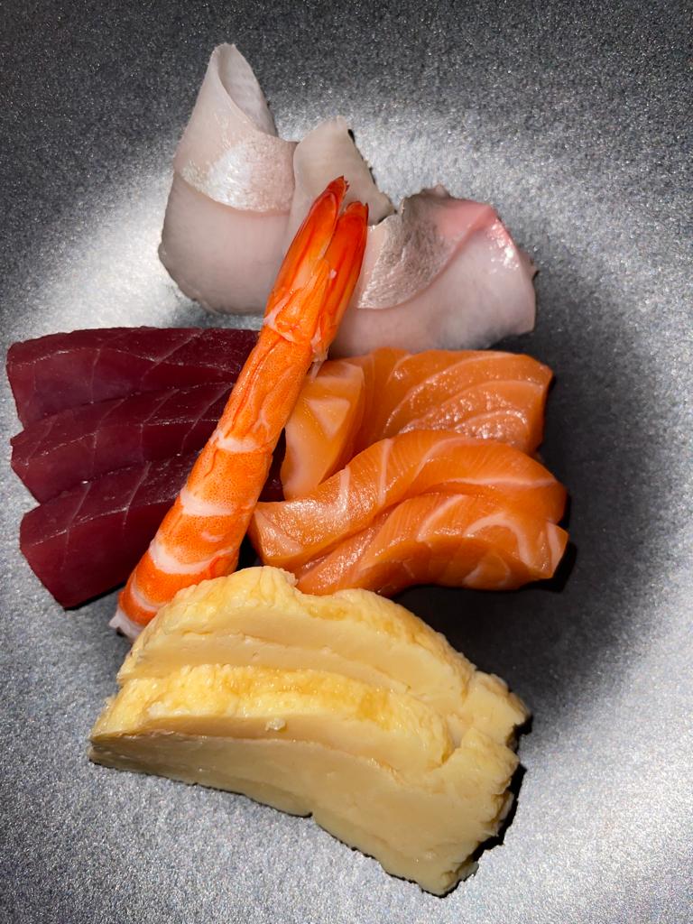 Sashimi Mix (11Pieces)