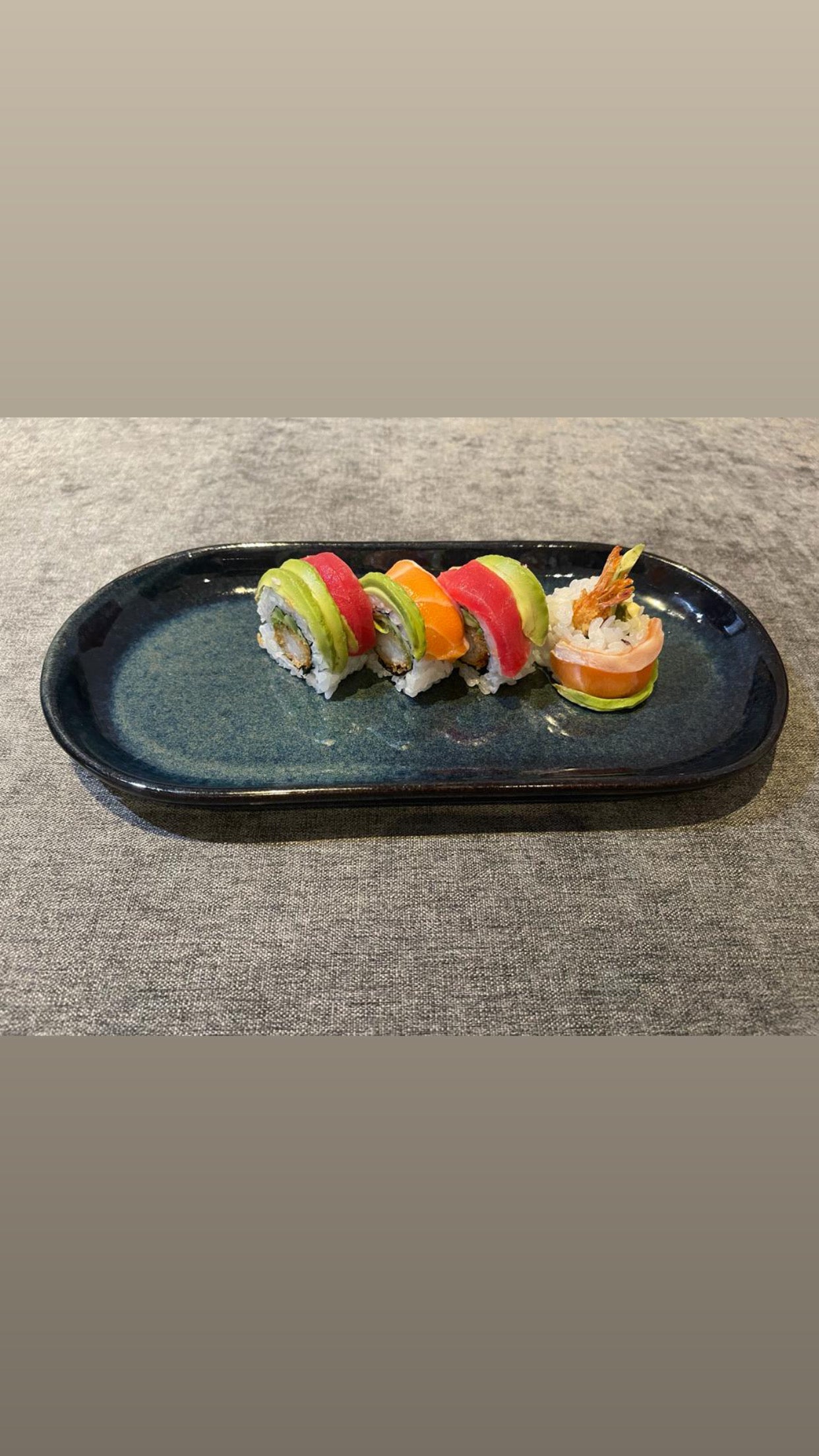 Rainbow crunch roll (4P)